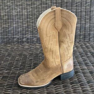 Women’s size 6.5 Ariat Boots